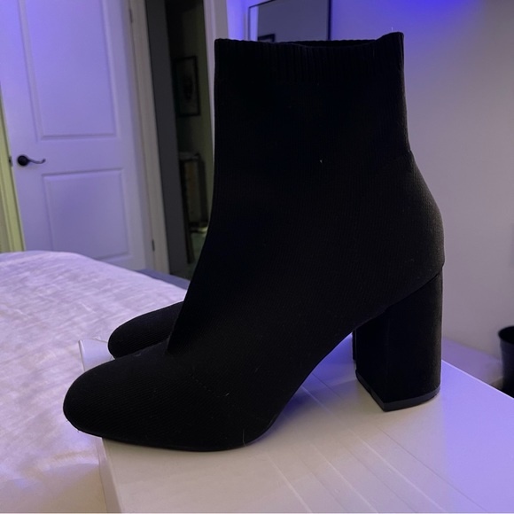 Stretchy Ankle Boots. - Picture 2 of 5